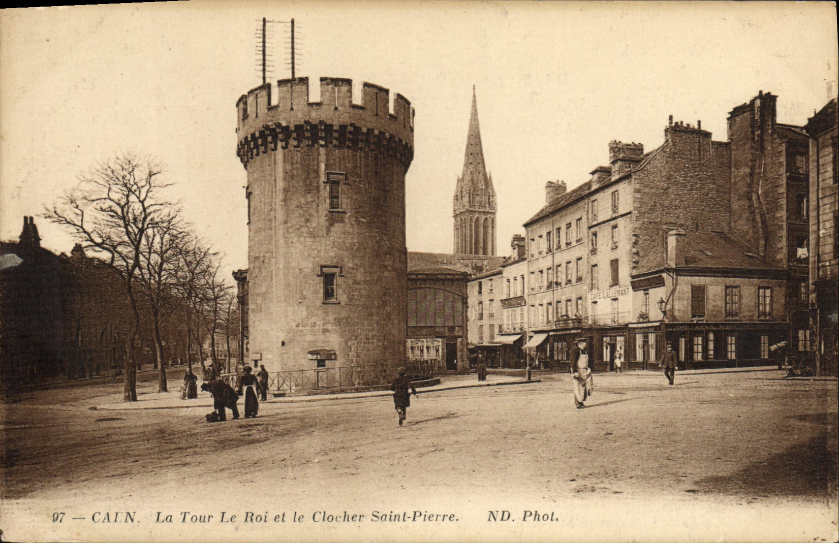 CPA Caen La Tour Le Roi et le Clocher Saint Pierre