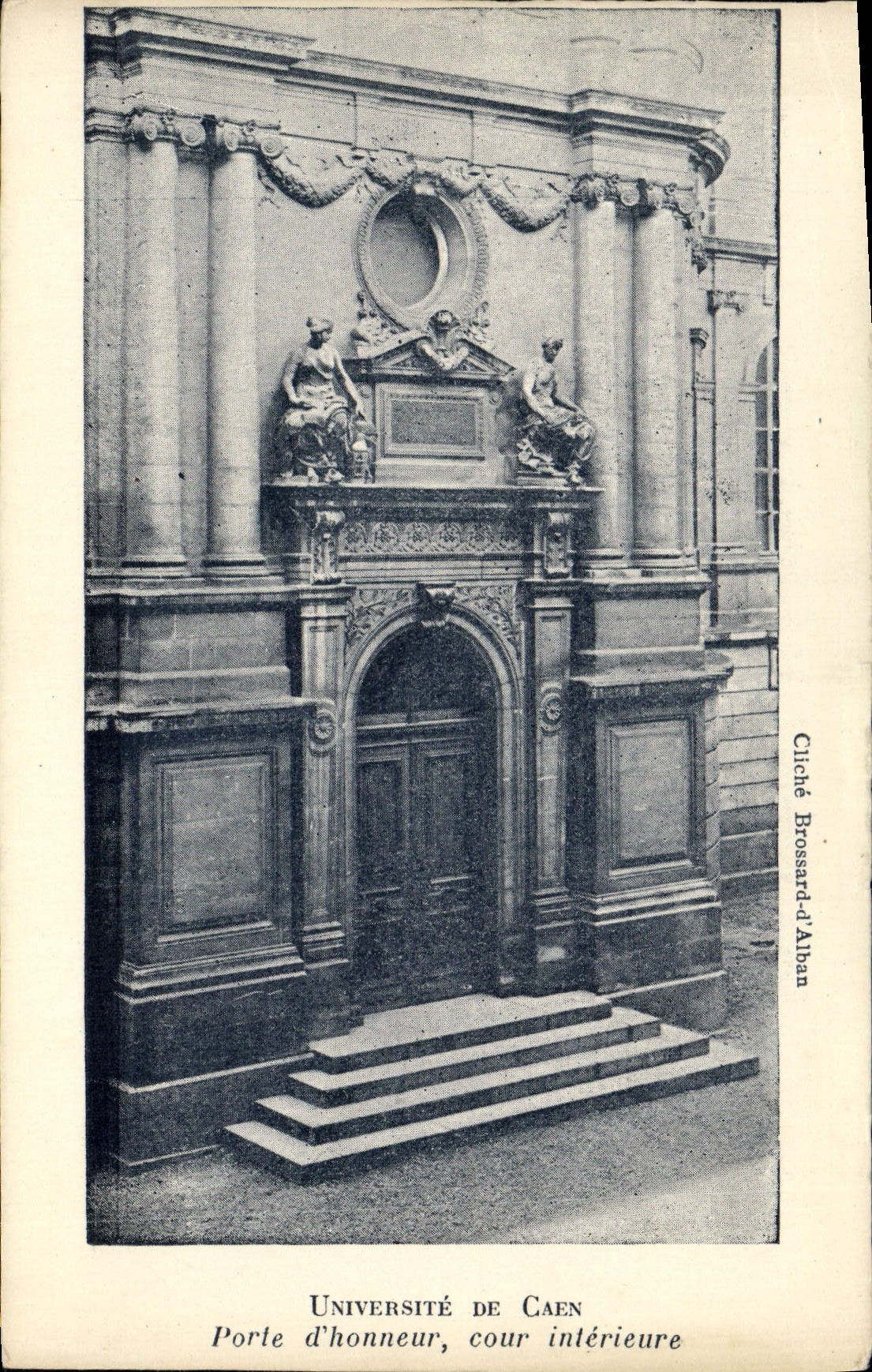 CPA Universite de Caen Porte d'Honneur cour interieure 