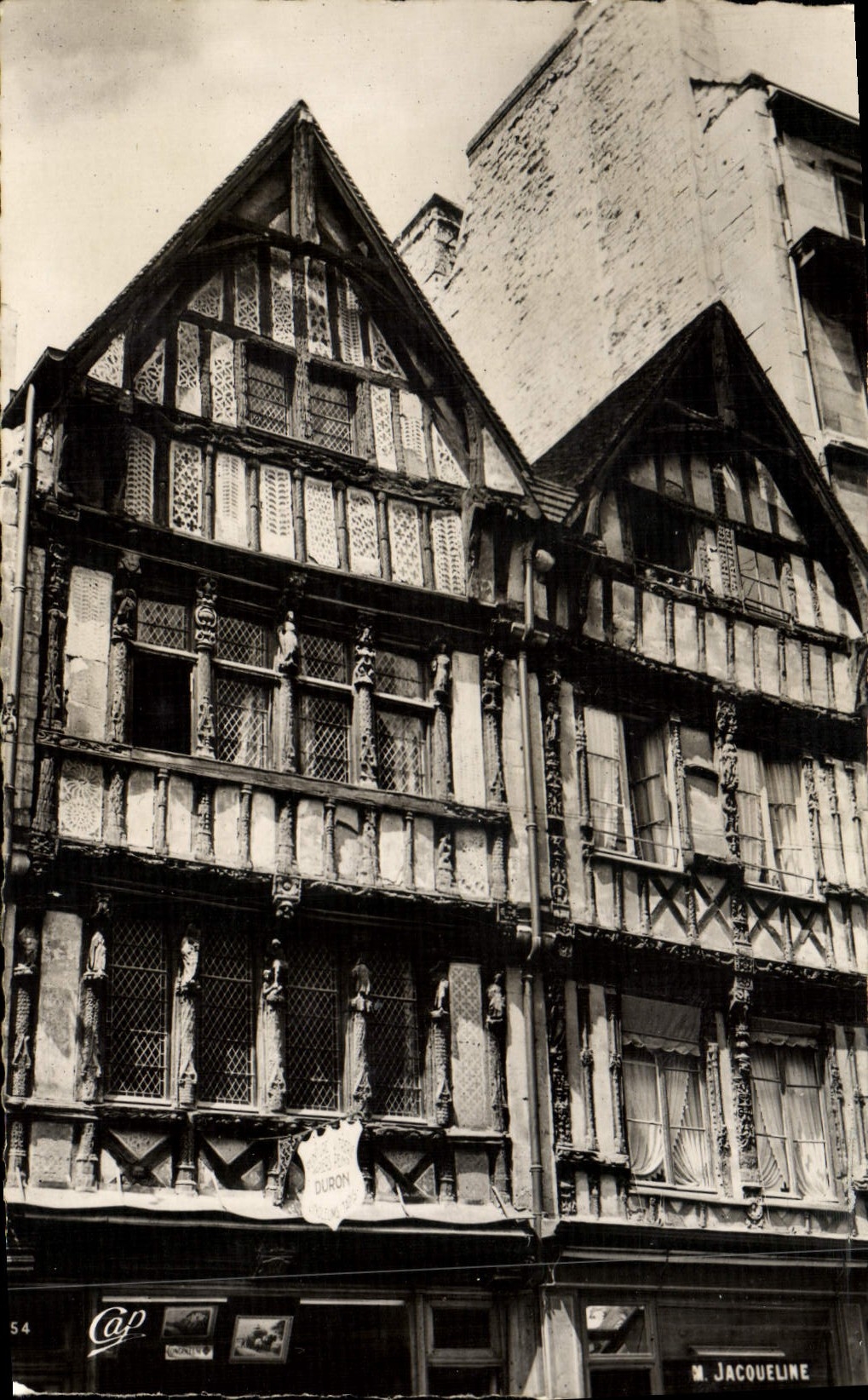 CPM Caen Vieille Maison Rue Sainte Pierre 
