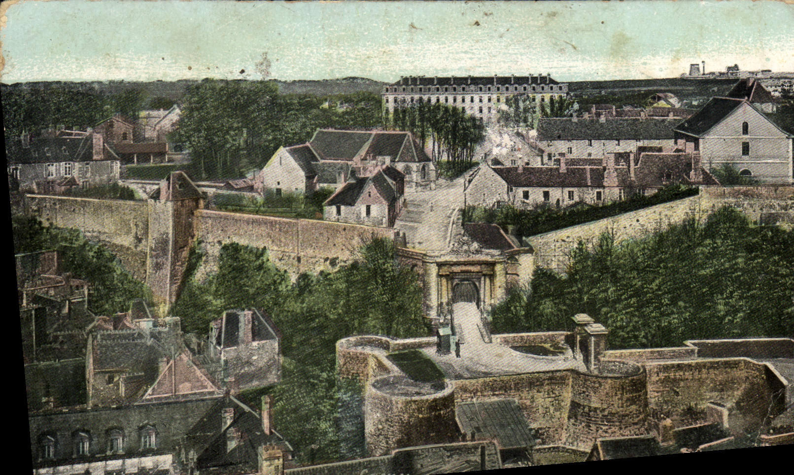 CPA Caen vers le chateau prise de St Pierre