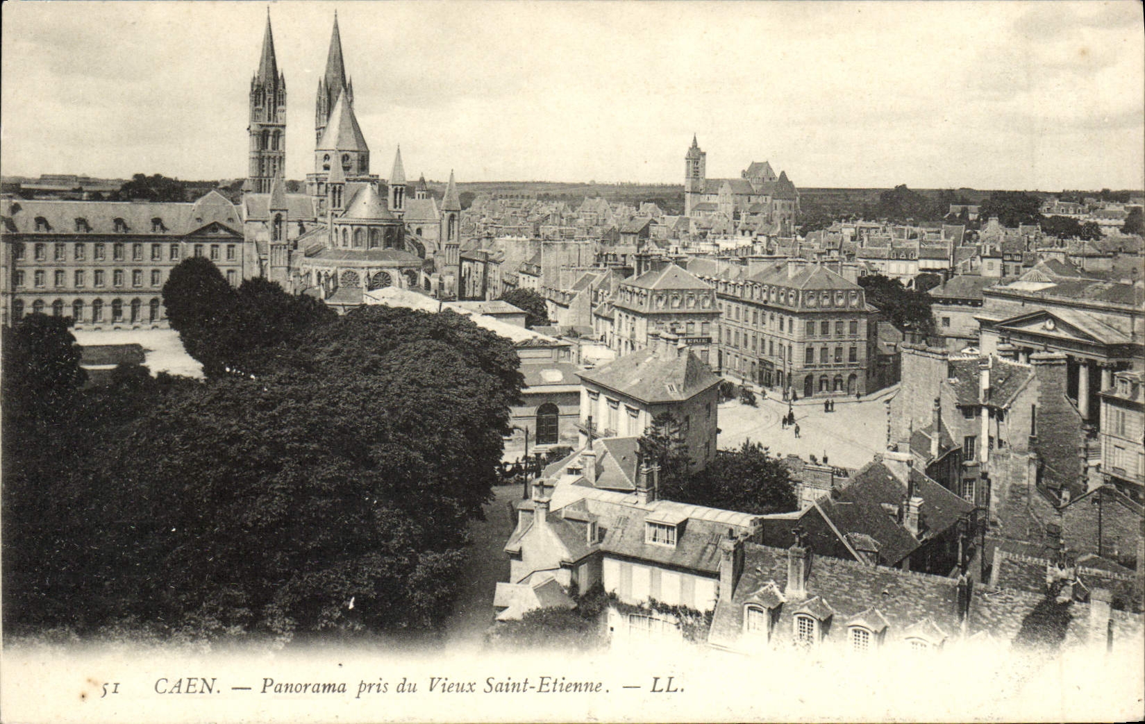 CPA Caen Panorama pris du Vieux Saint Etienne 