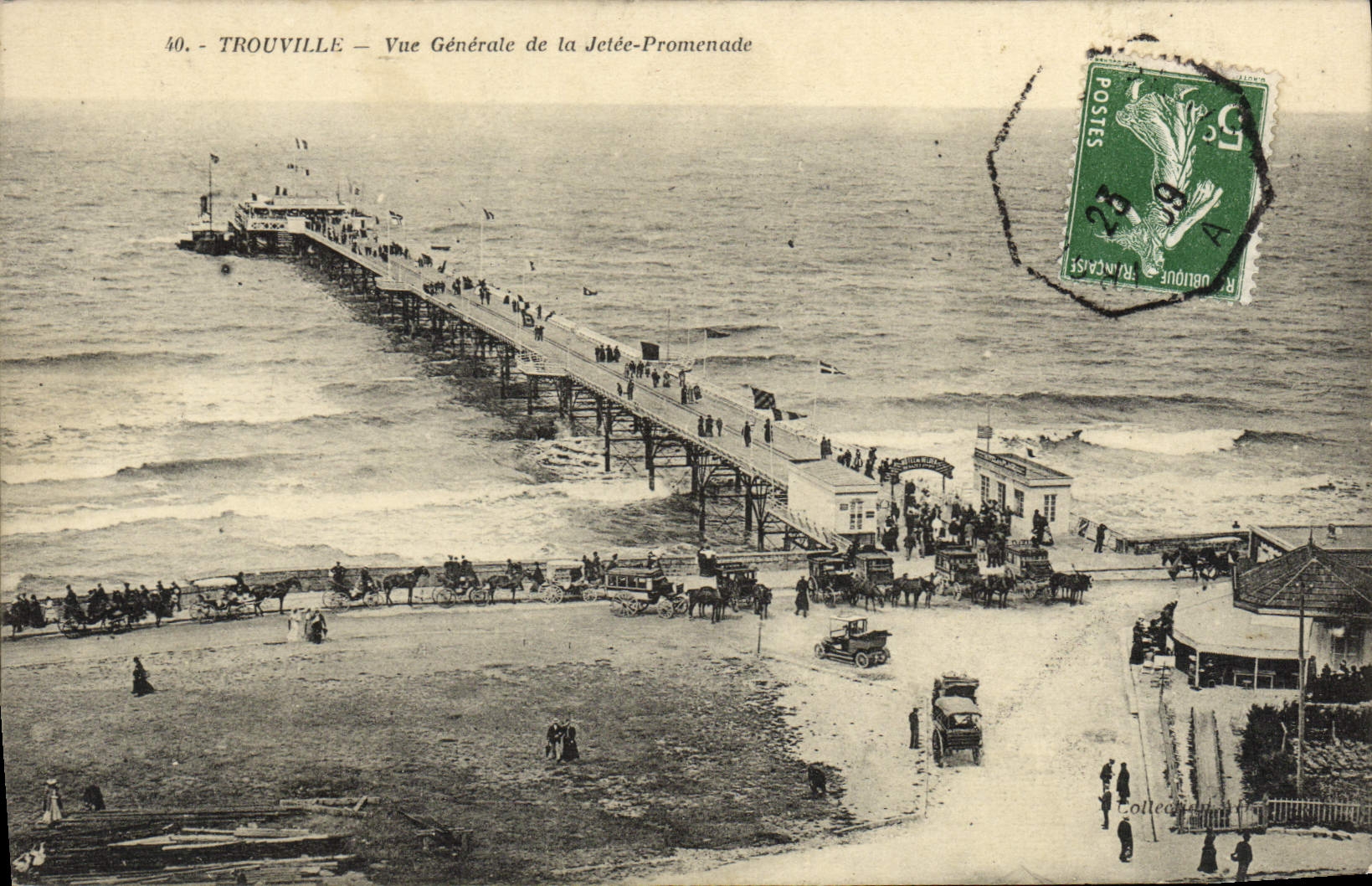 CPA Trouville Vue Generale de la Jetee Promenade