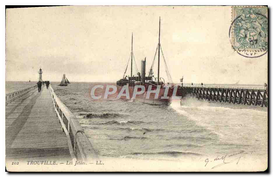 CPA Trouville Les Jetees Bateau 