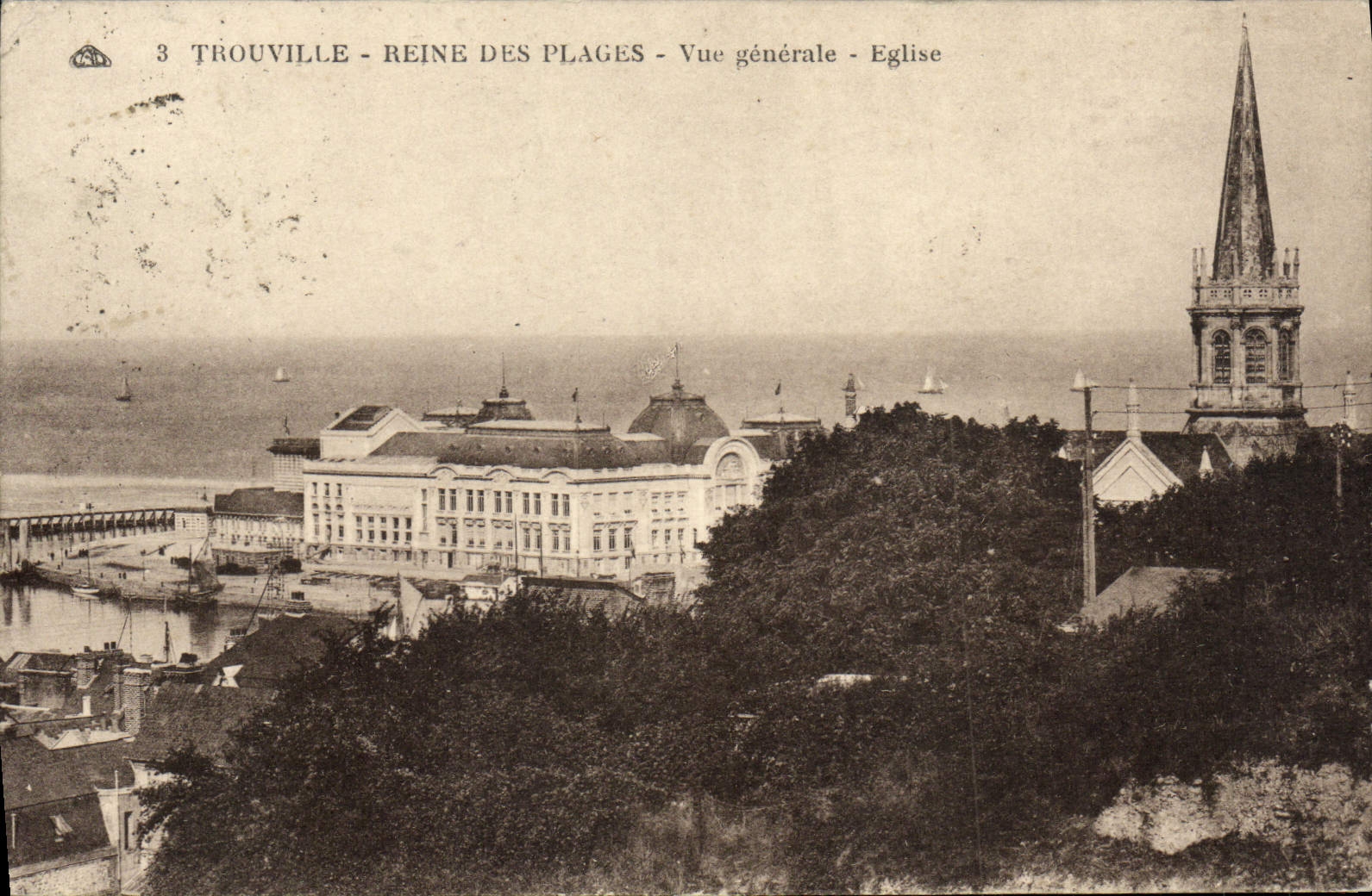 CPA Trouville Reine des Plages Vue Generale Eglise 