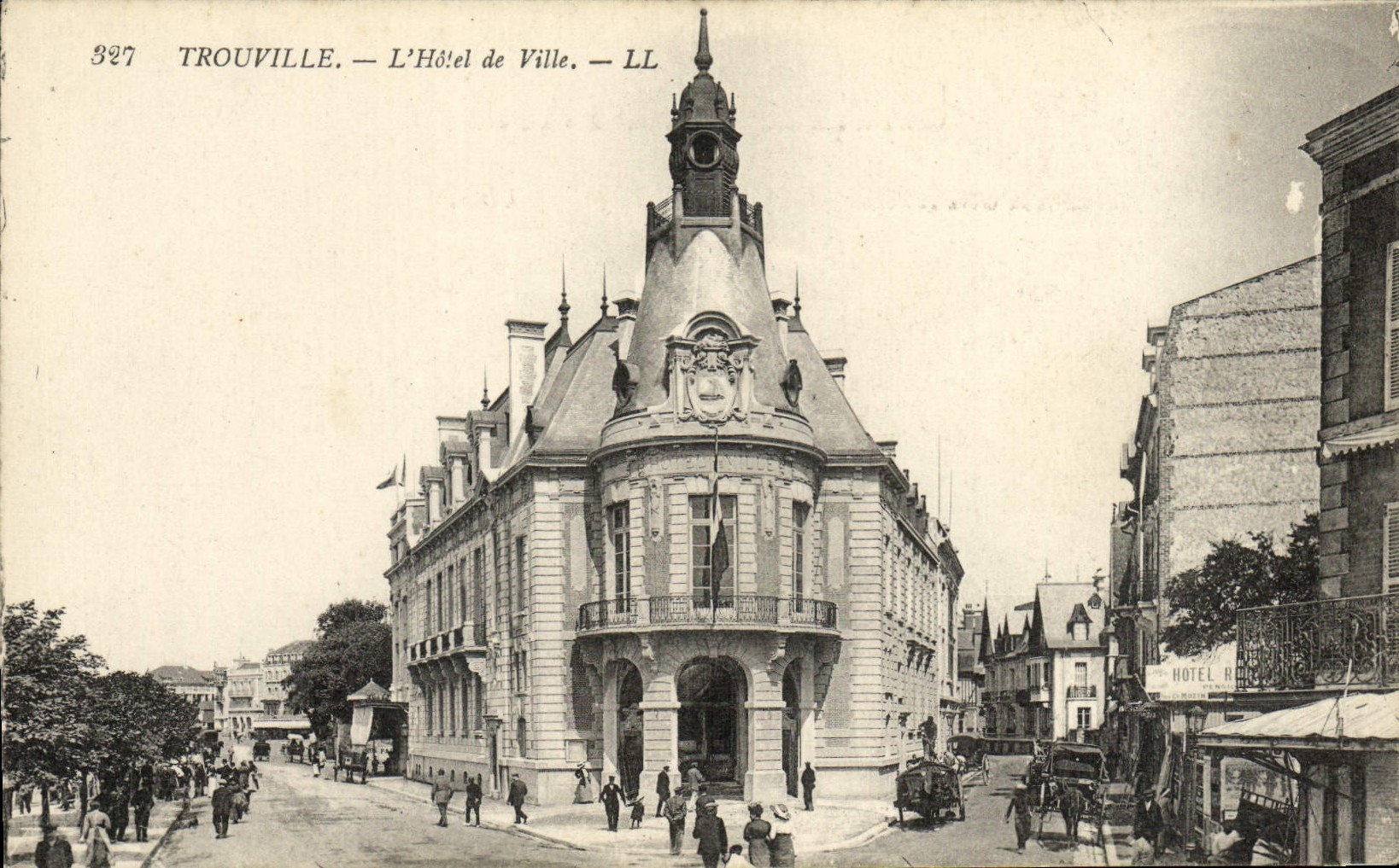 CPA Trouville L'Hotel de Ville 