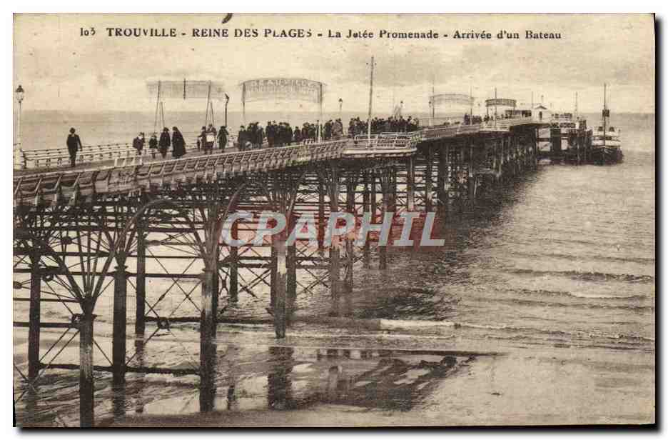 Trouville - Reine des Plages - La Jetée Promenade - Arrivée d'un Bateau