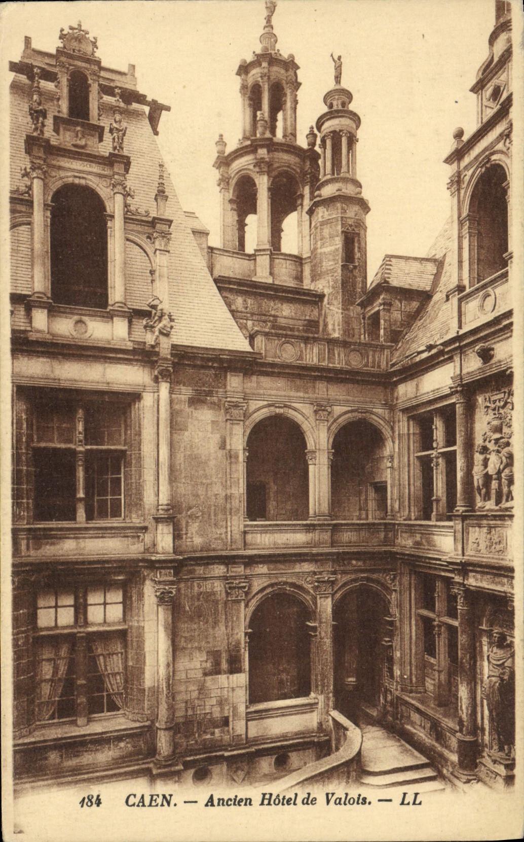 Caen — Ancien Hôtel de Valois — LL