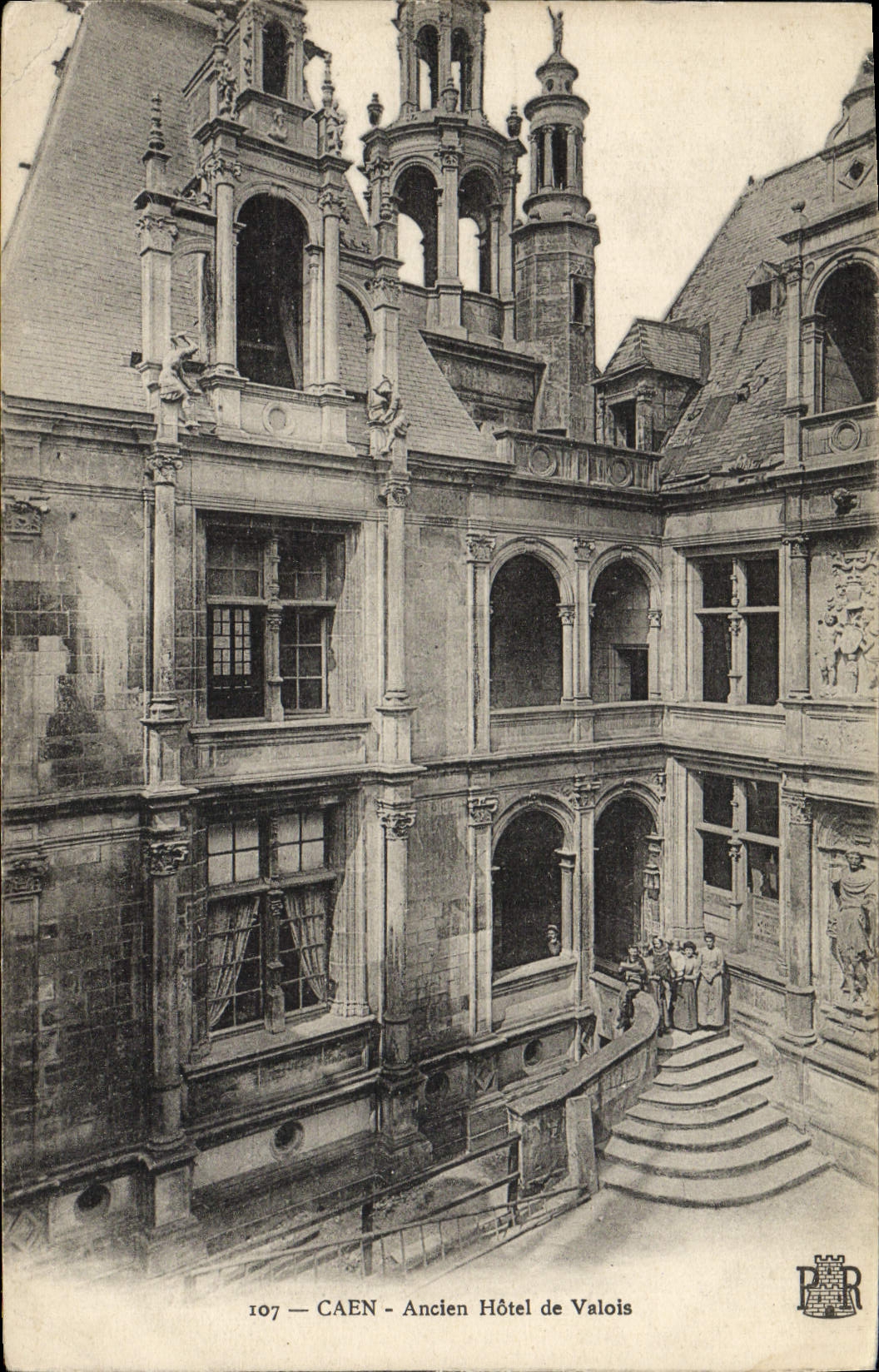 CAEN — Ancien Hôtel de Valois — éditeur P.R.R. n°107