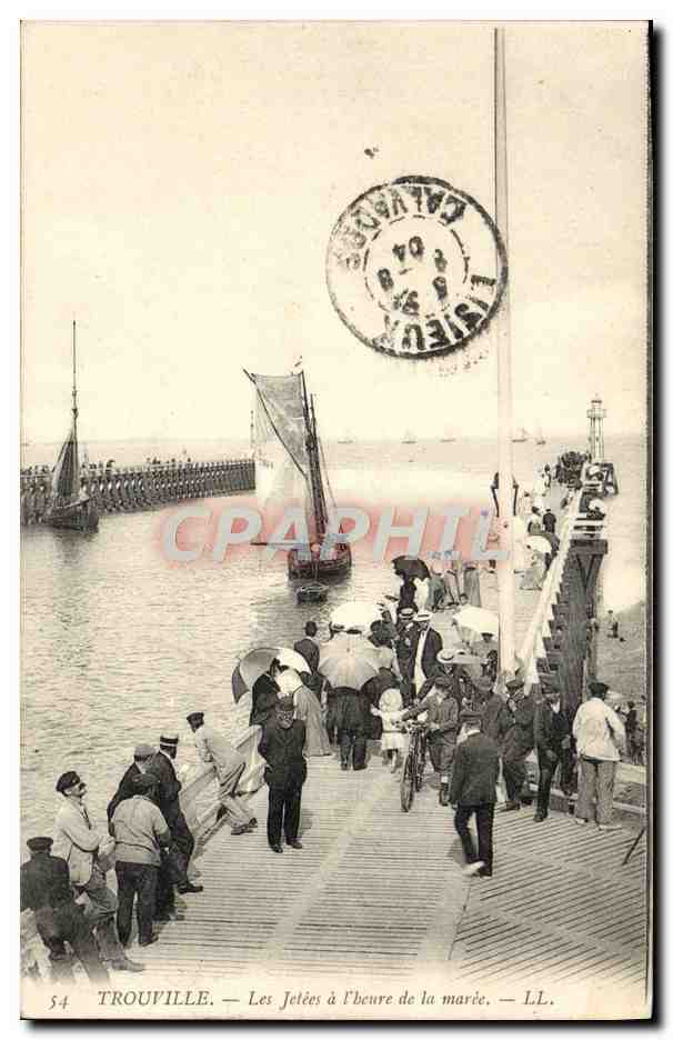 CPA Trouville les jetees a l'heure de la maree Bateau