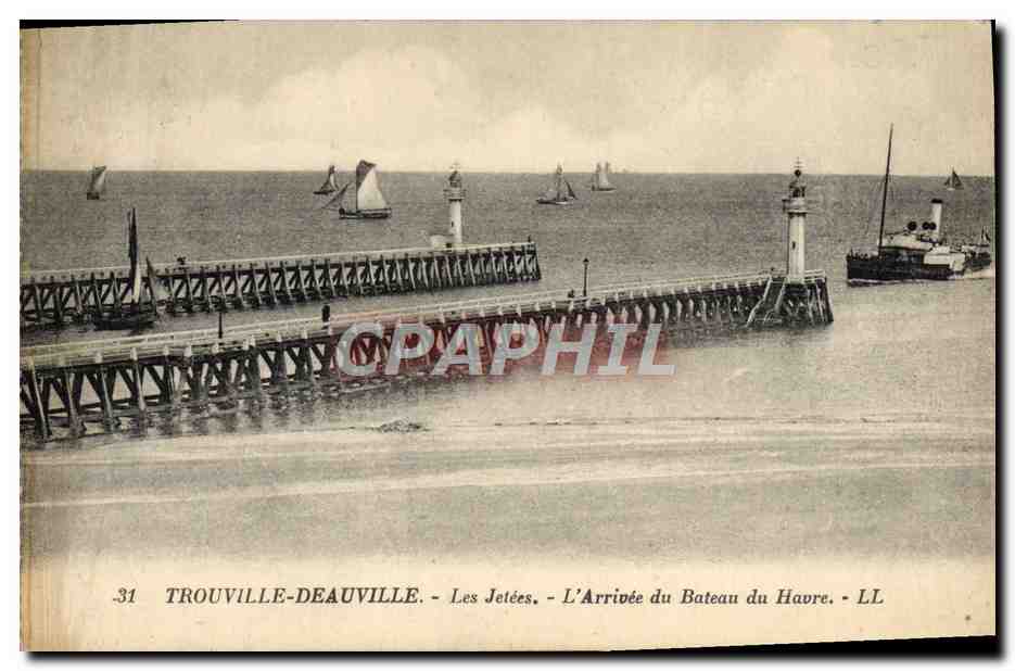 Trouville-Deauville — Les Jetées — L'Arrivée du Bateau du Havre — LL