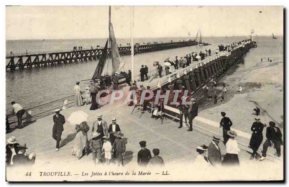 CPA Trouville les jetees a l'heure de la maree Bateau