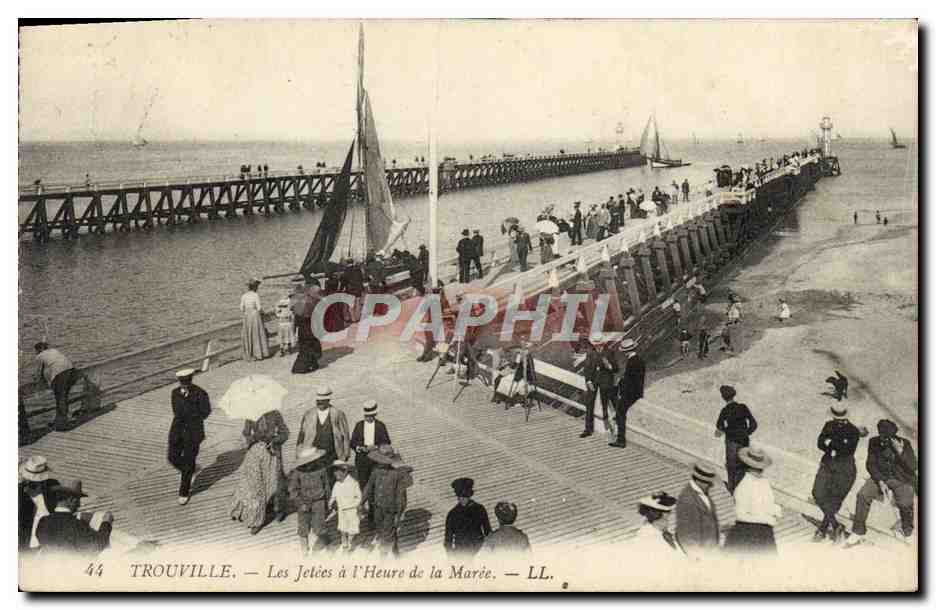 Trouville — Les Jetées à l'Heure de la Marée — LL.