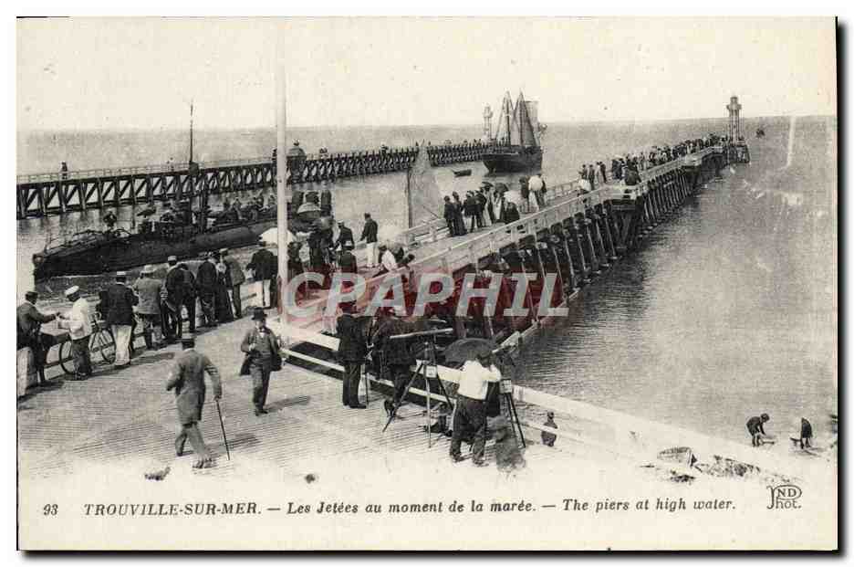 CPA Trouville sur mer Les jetees au moment de la maree Bateaux Torpilleur 