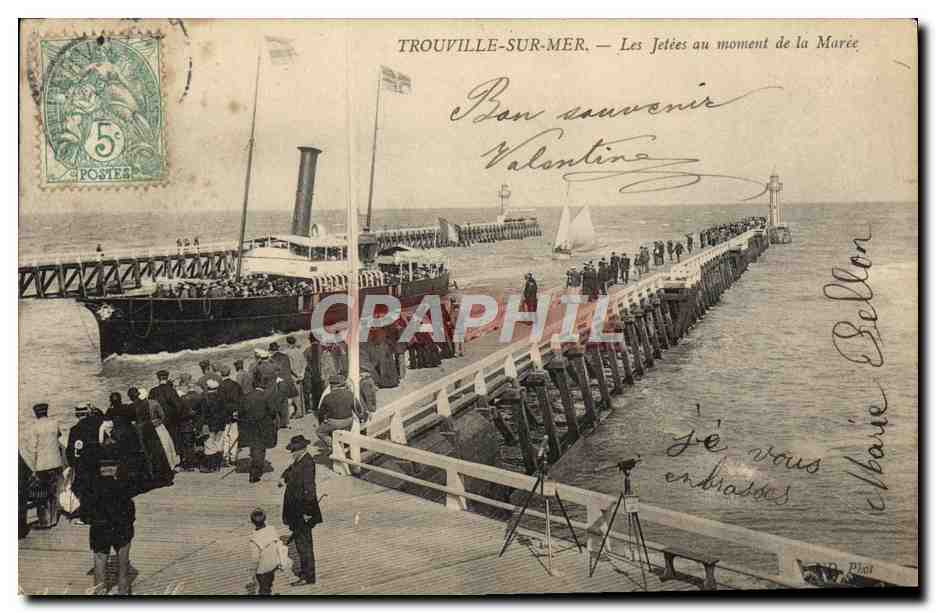 TROUVILLE-SUR-MER — Les Jetées au moment de la Murée — Éditeur Plat n°14