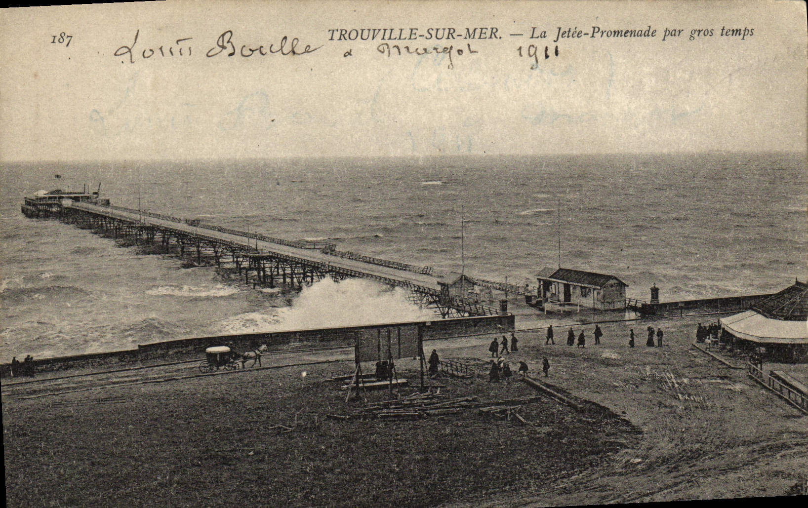 CPA Trouville sur mer La jetees promenade par gros temps