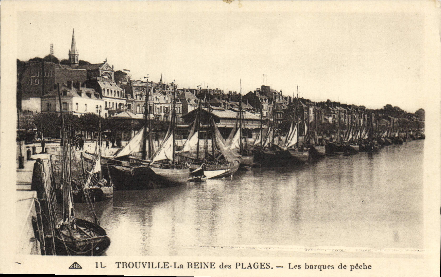 TROUVILLE-La REINE DELLE PLAGHE — Le barche da pesca — Lion Nero