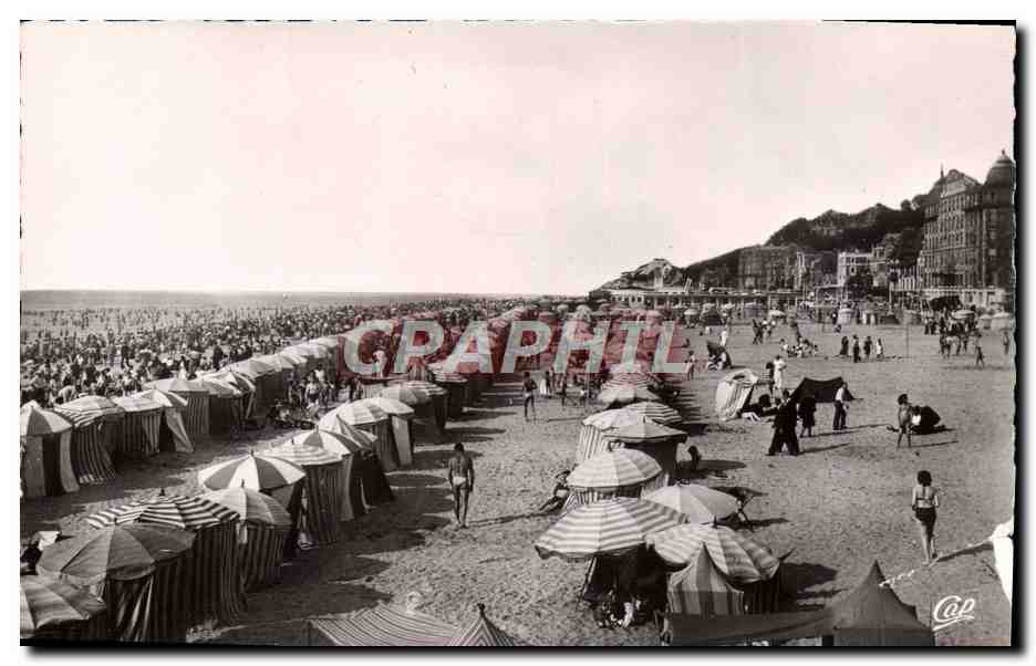 CPA Trouville la reine des plage la plage