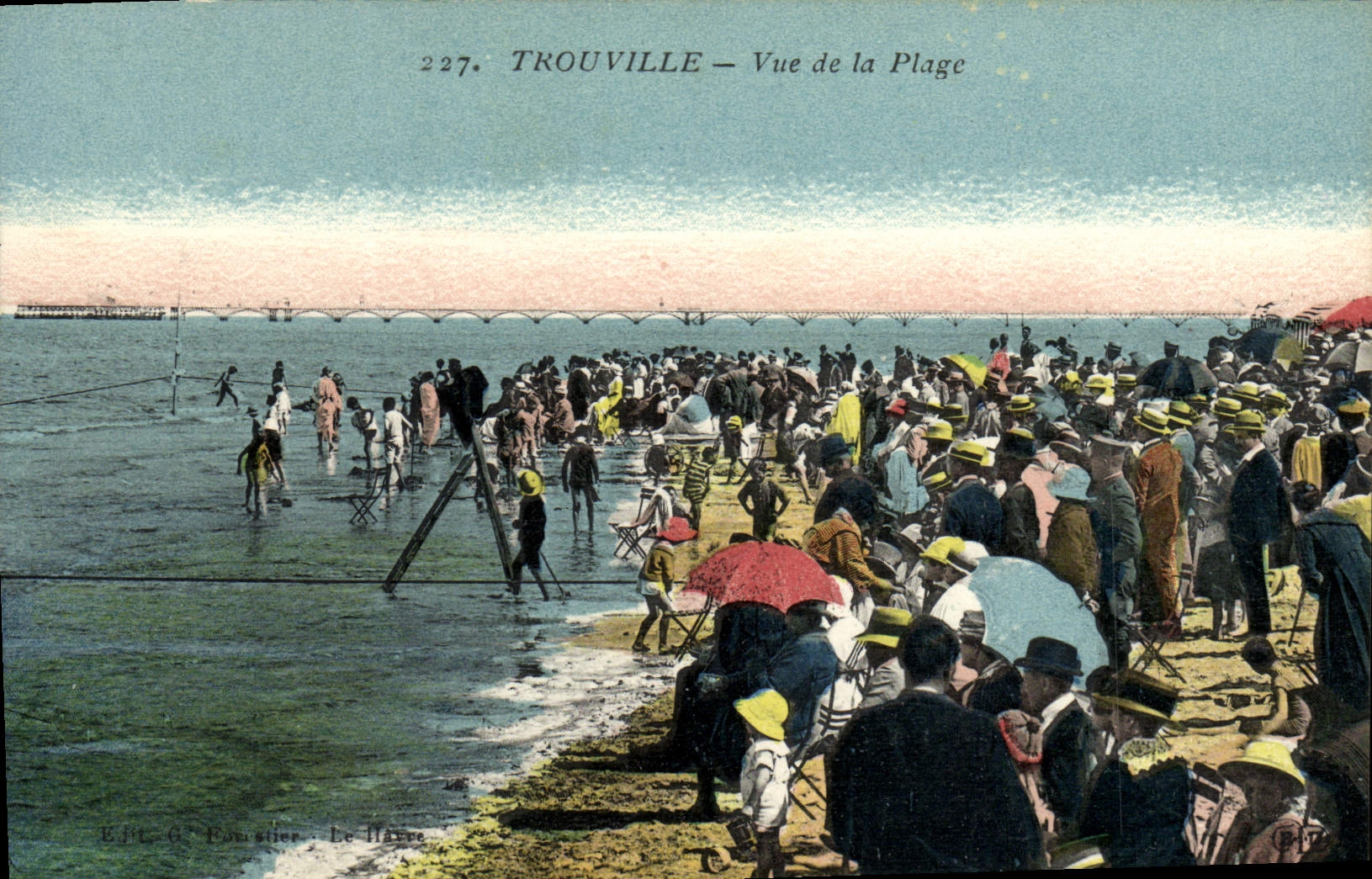 CPA Trouville Vue de la plage