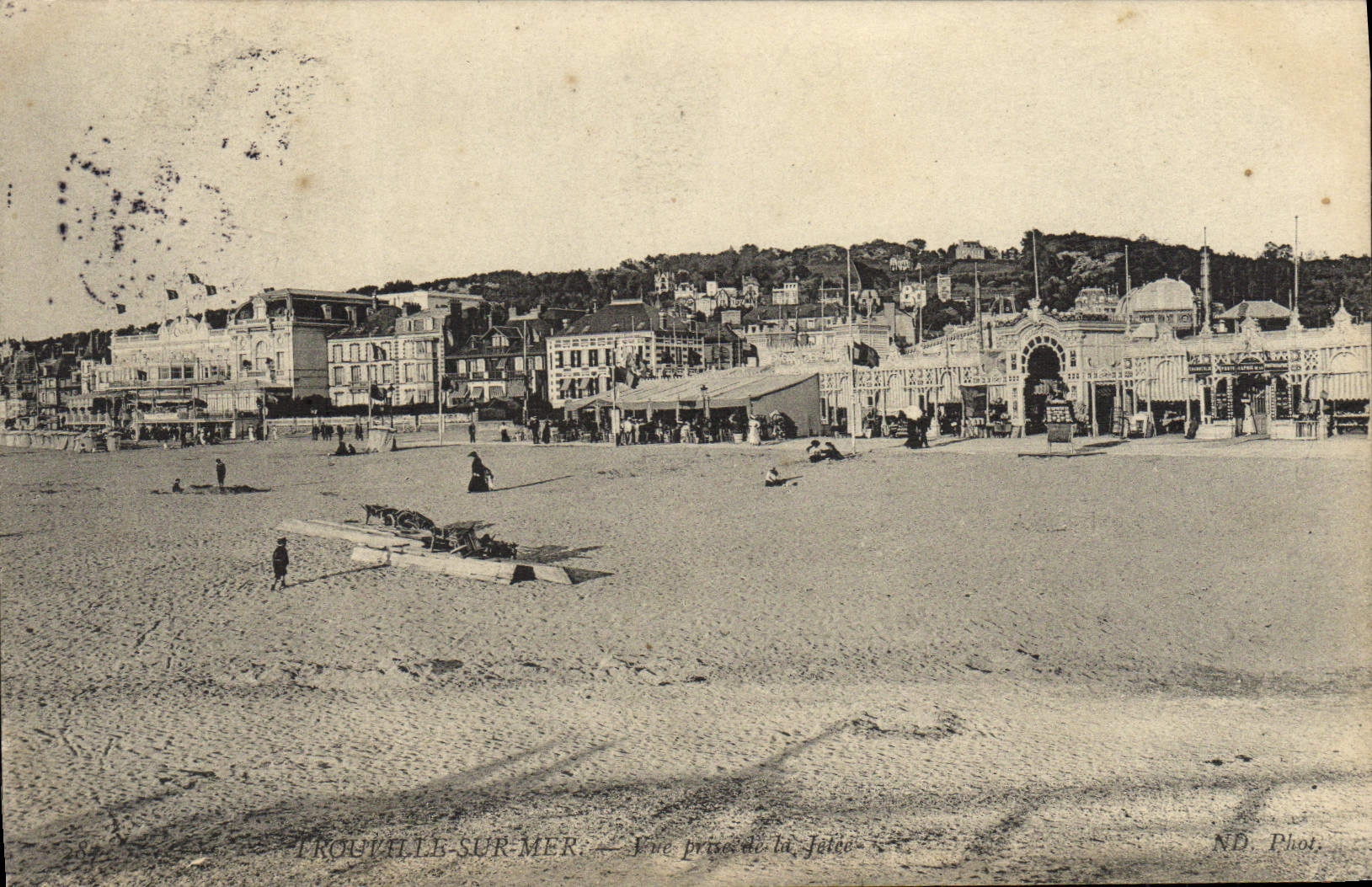 TROUVILLE-SUR-MER — Vue prise de la Jolle — ND Phot.