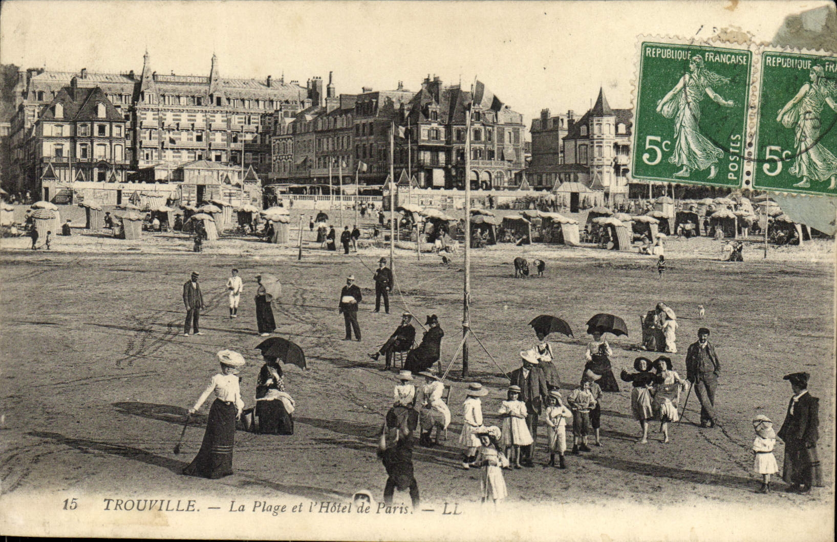 CPA Trouville La plage et l'hotel de Paris