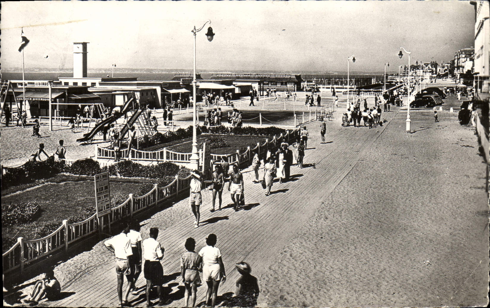 Trouville-sur-Mer — La Promenade — Éditions GIGNY n° 9010