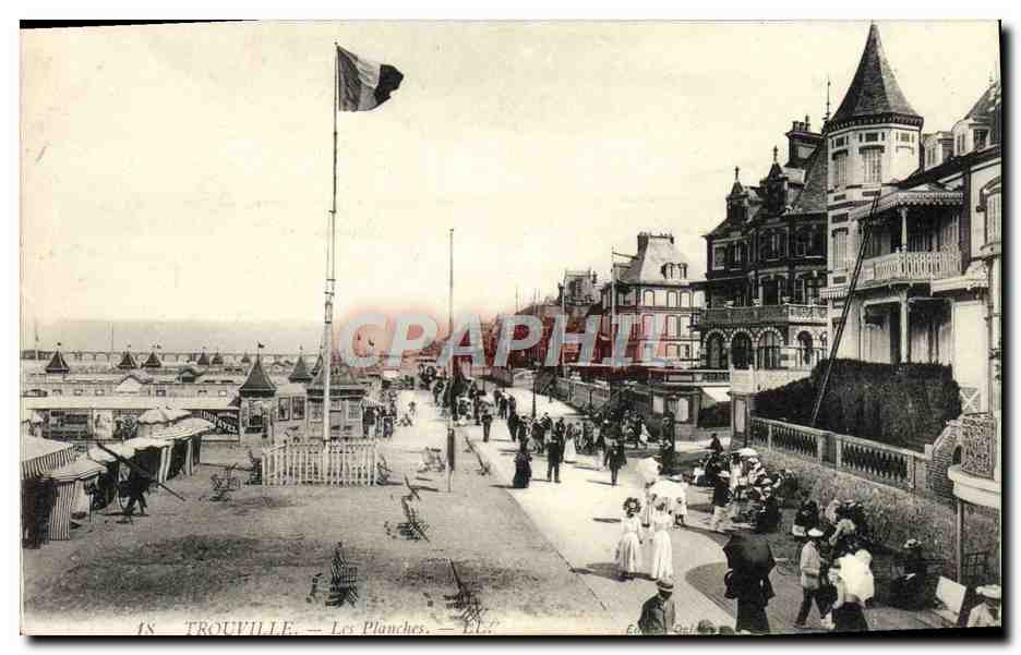 CPA Trouville Les planches