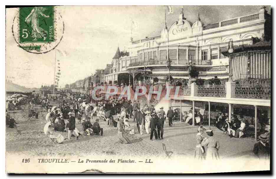 CPA Trouville La promenade des planches