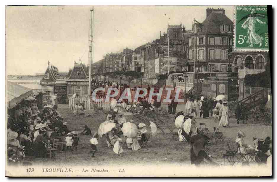 CPA Trouville Les planches