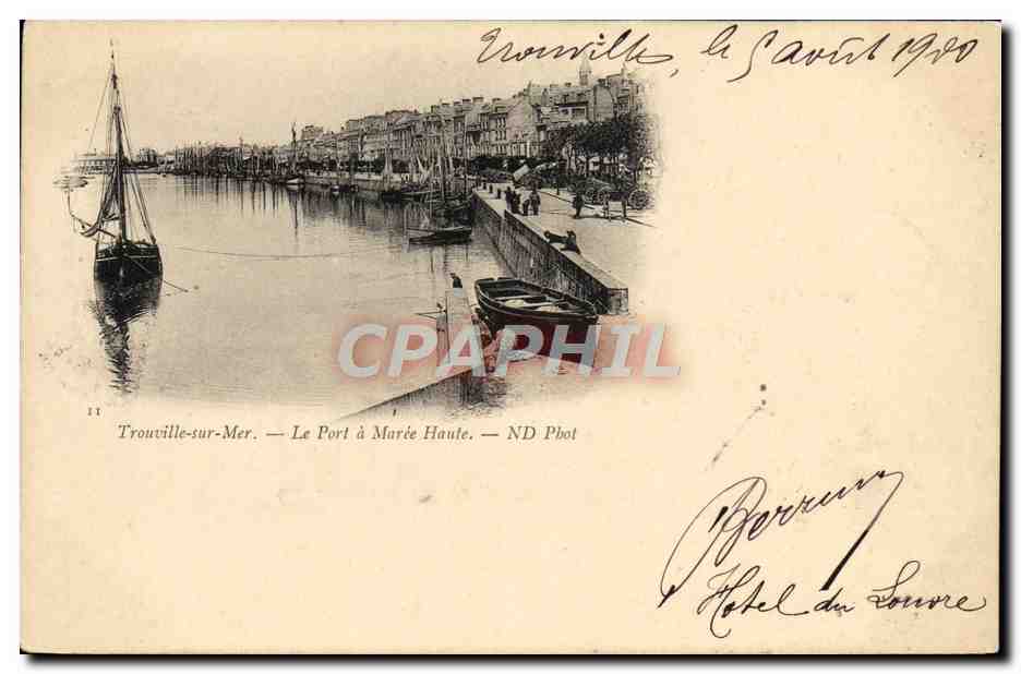 CPA Trouville Le port a maree haute Bateau 