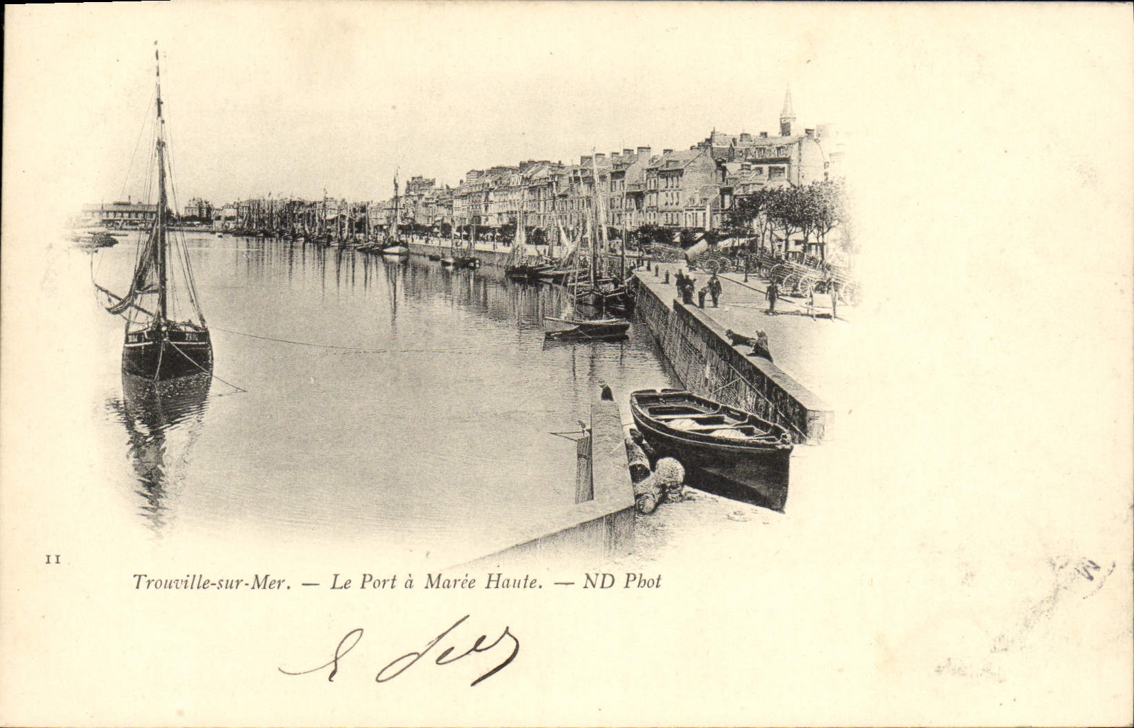 Trouville-sur-Mer — Le Port à Marée Haute — ND Phot