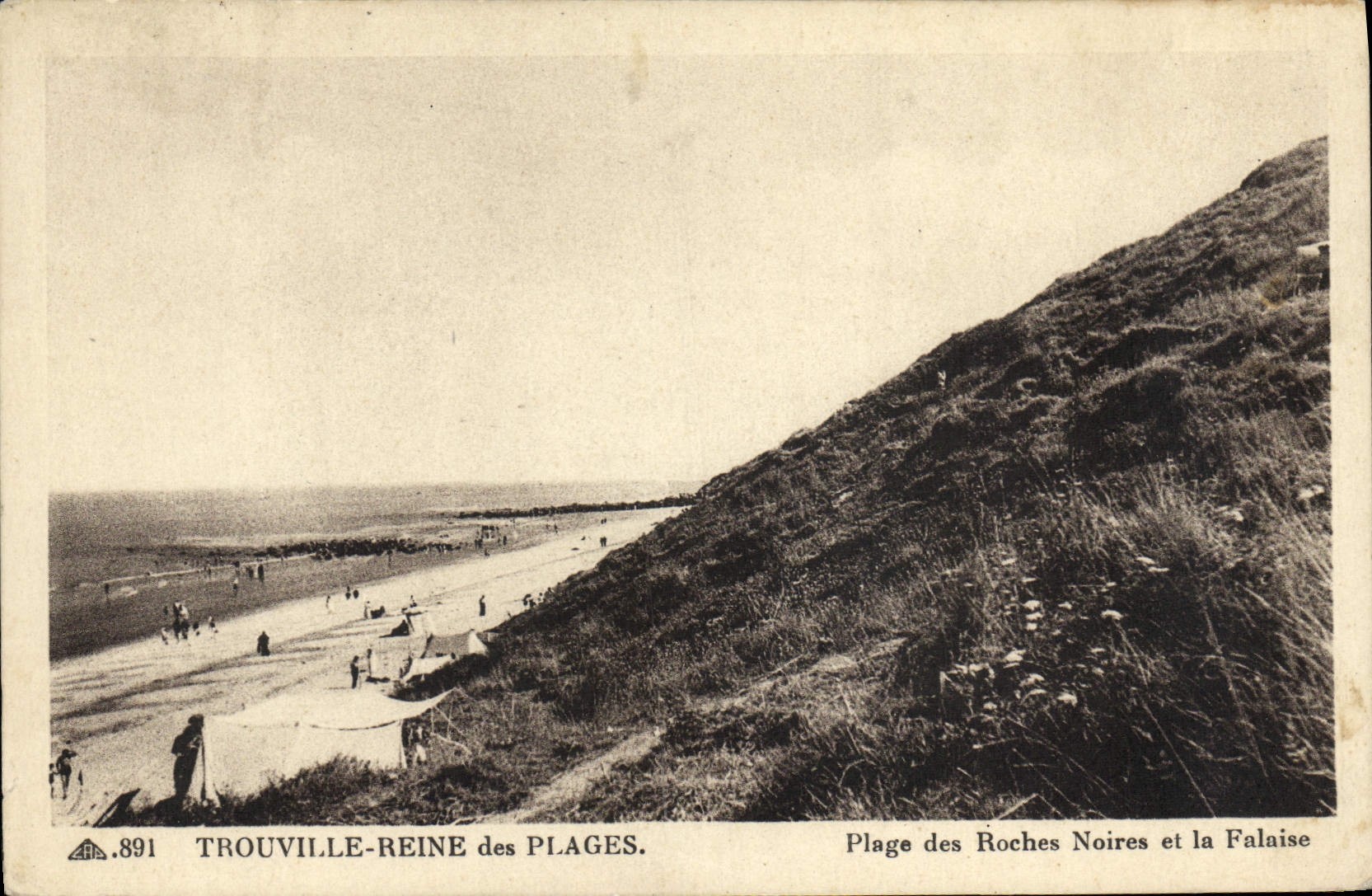 CPA Trouville Reine des plages plage des roches noires et la falaise