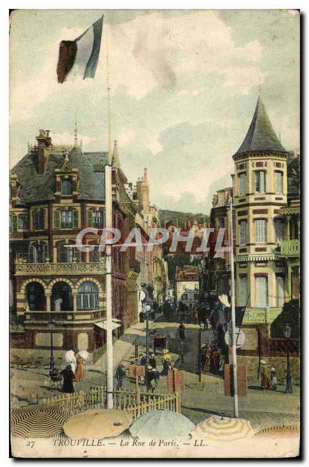 CPA Trouville La rue de Paris