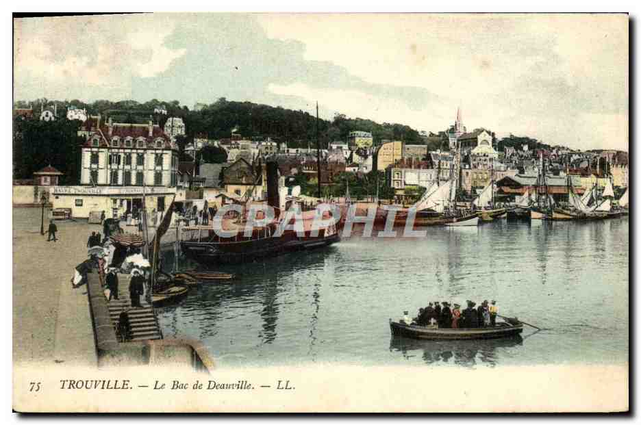 CPA Trouville Le bac de Deauville Bateaux 