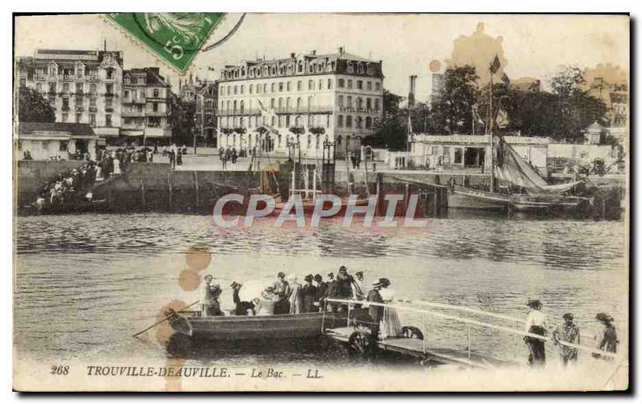 CPA Trouville Deauville Le bac Bateaux