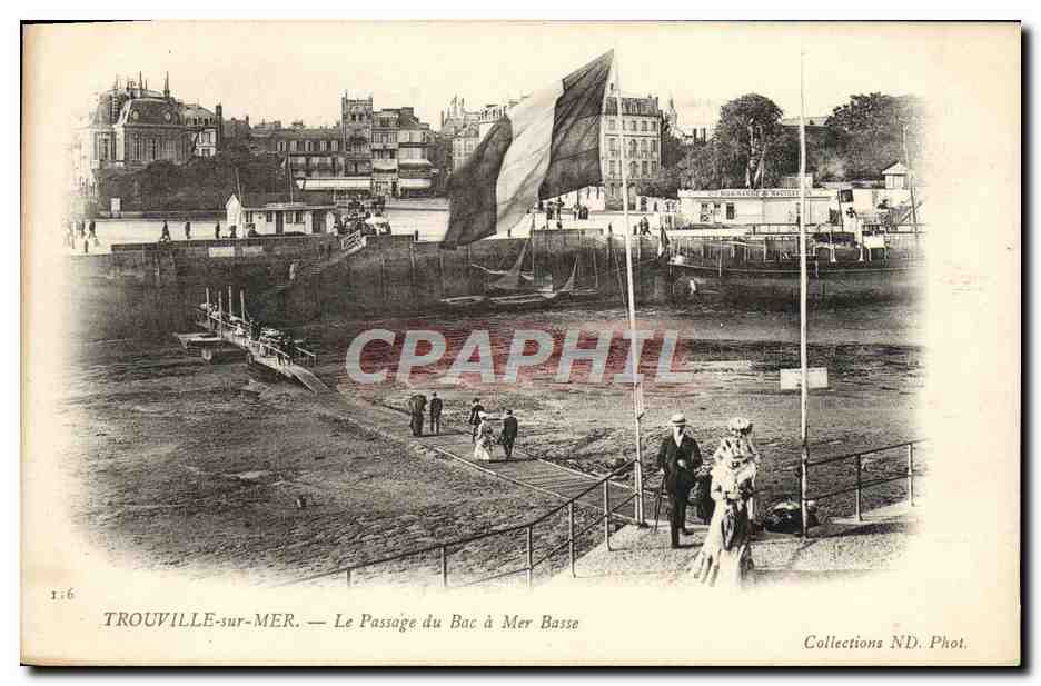 CPA Trouville Sur Mer La Passage du Bac a Mer Basse