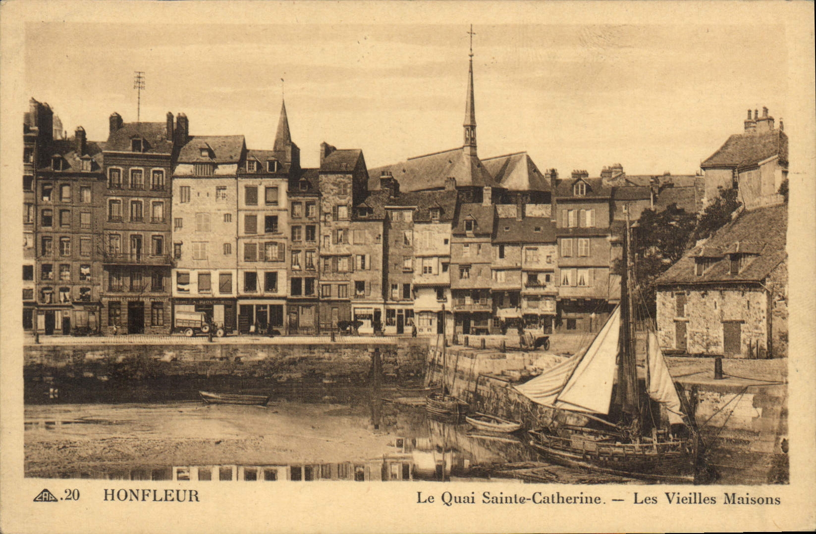 Honfleur — Le Quai Sainte-Catherine — Les Vieilles Maisons
