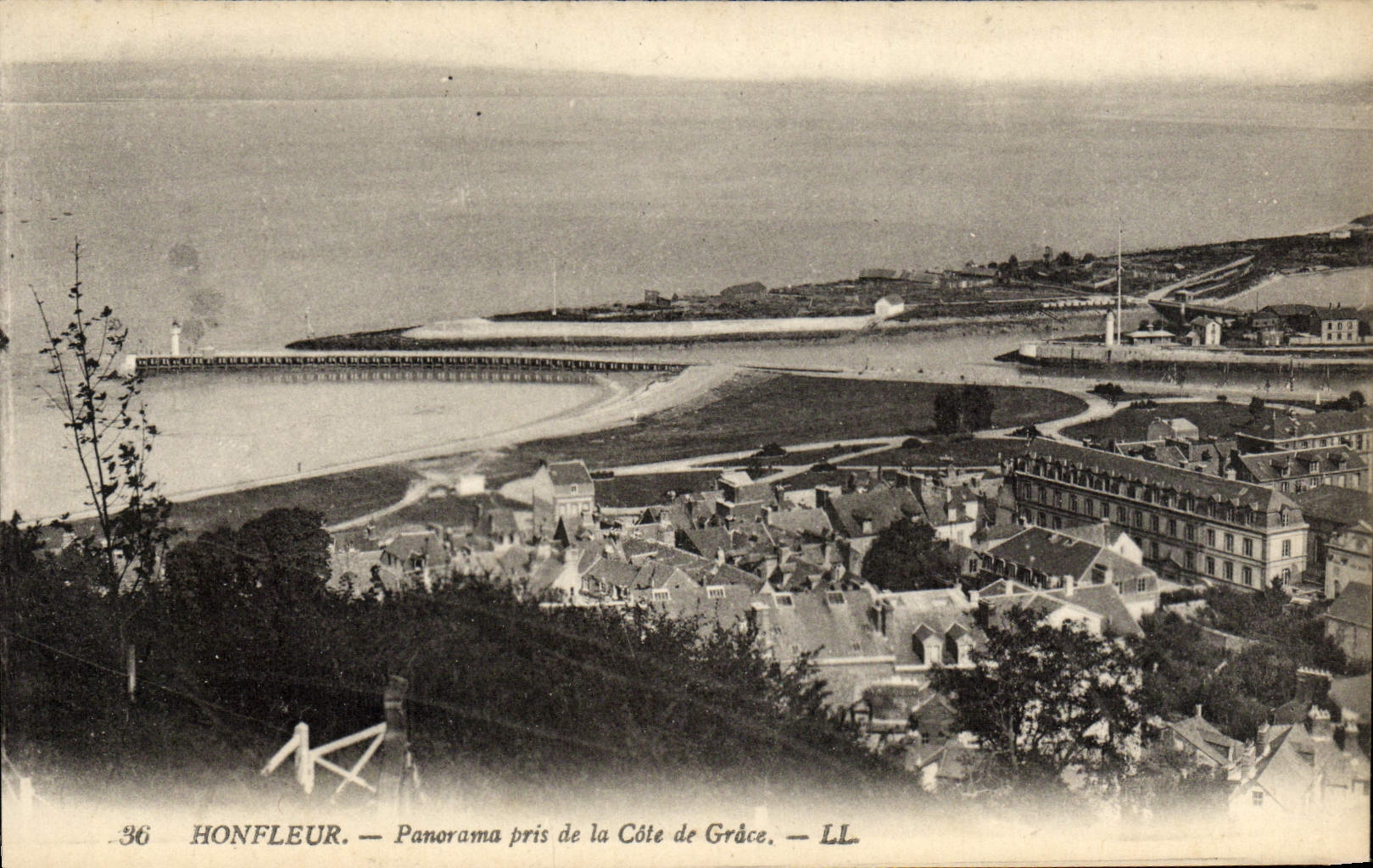 Honfleur — Panorama pris de la Côte de Grâce — LL