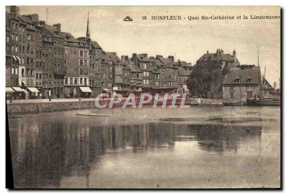 CPA Honfleur Le Quai Ste Catherine et la Lieutenance
