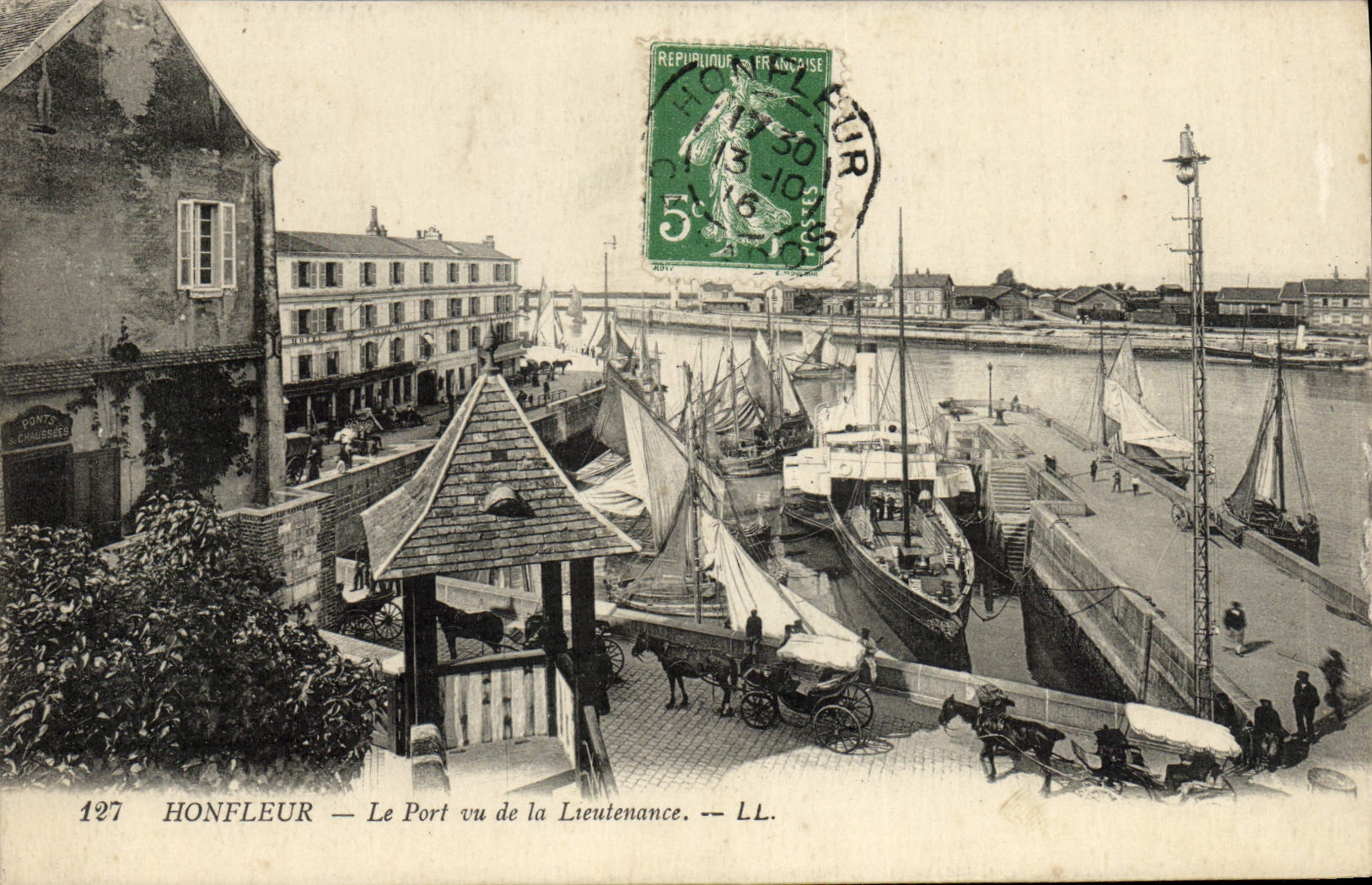 Honfleur — Le Port vu de la Lieutenantance. — LL.