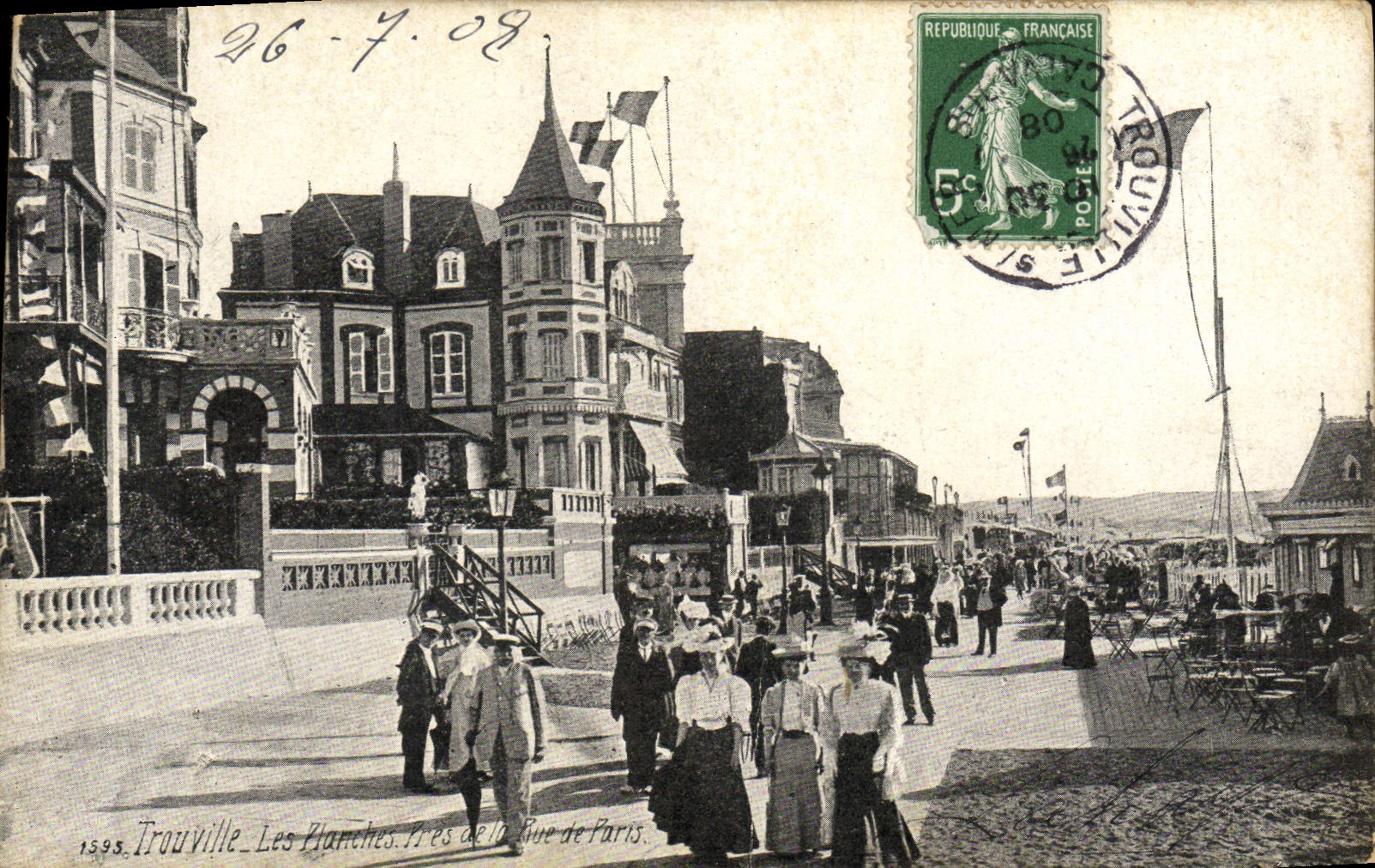 CPA Trouville Les Planches Pres de la rue de Paris 
