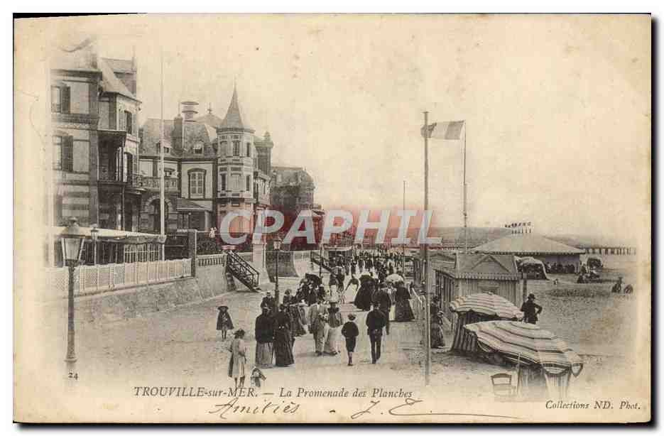 CPA Trouville sur Mer La Promenade des Planches 