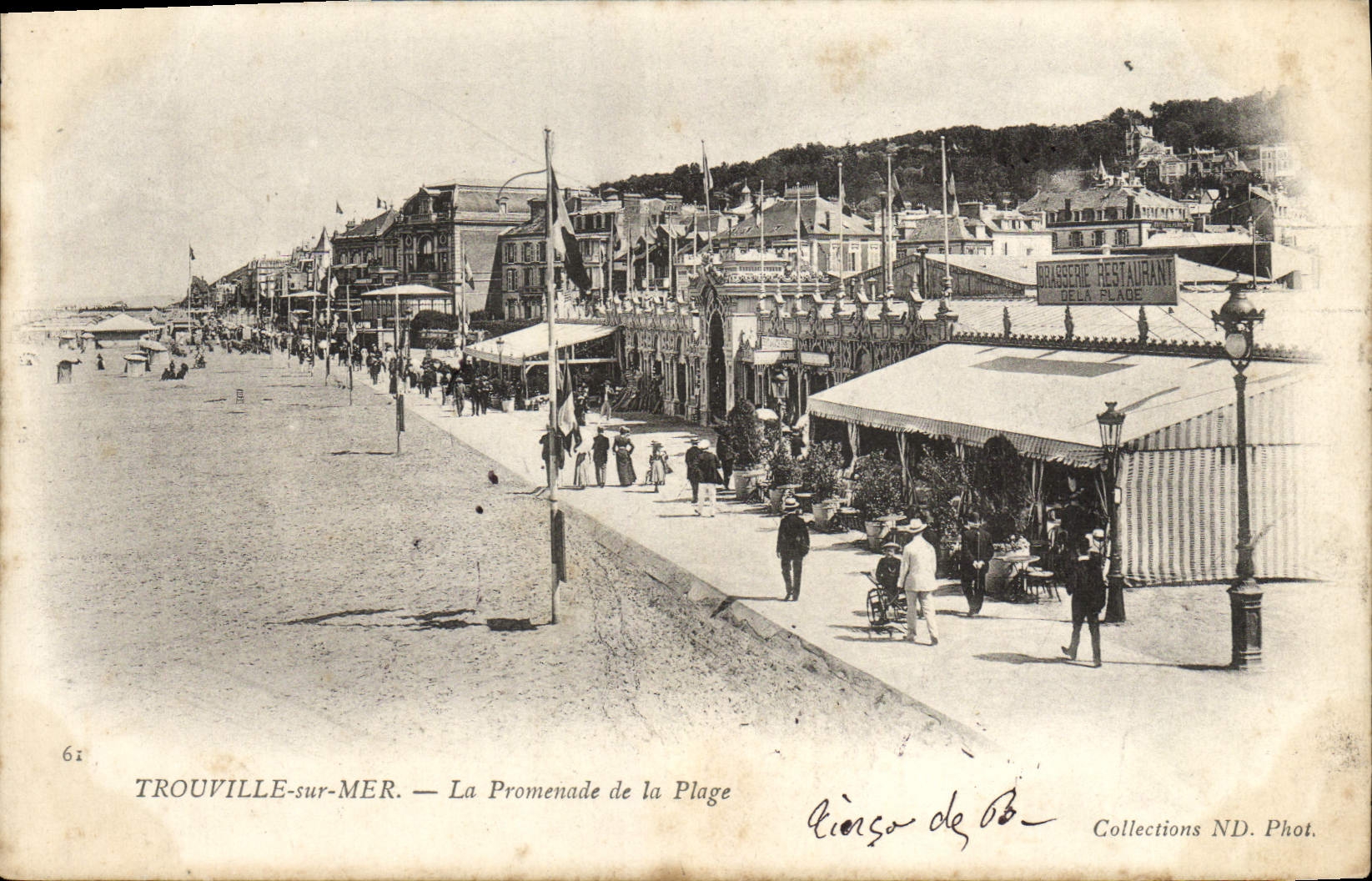 TROUVILLE-sur-MER — La Promenade de la Plage — Éditeur: E. de B. — N° 61