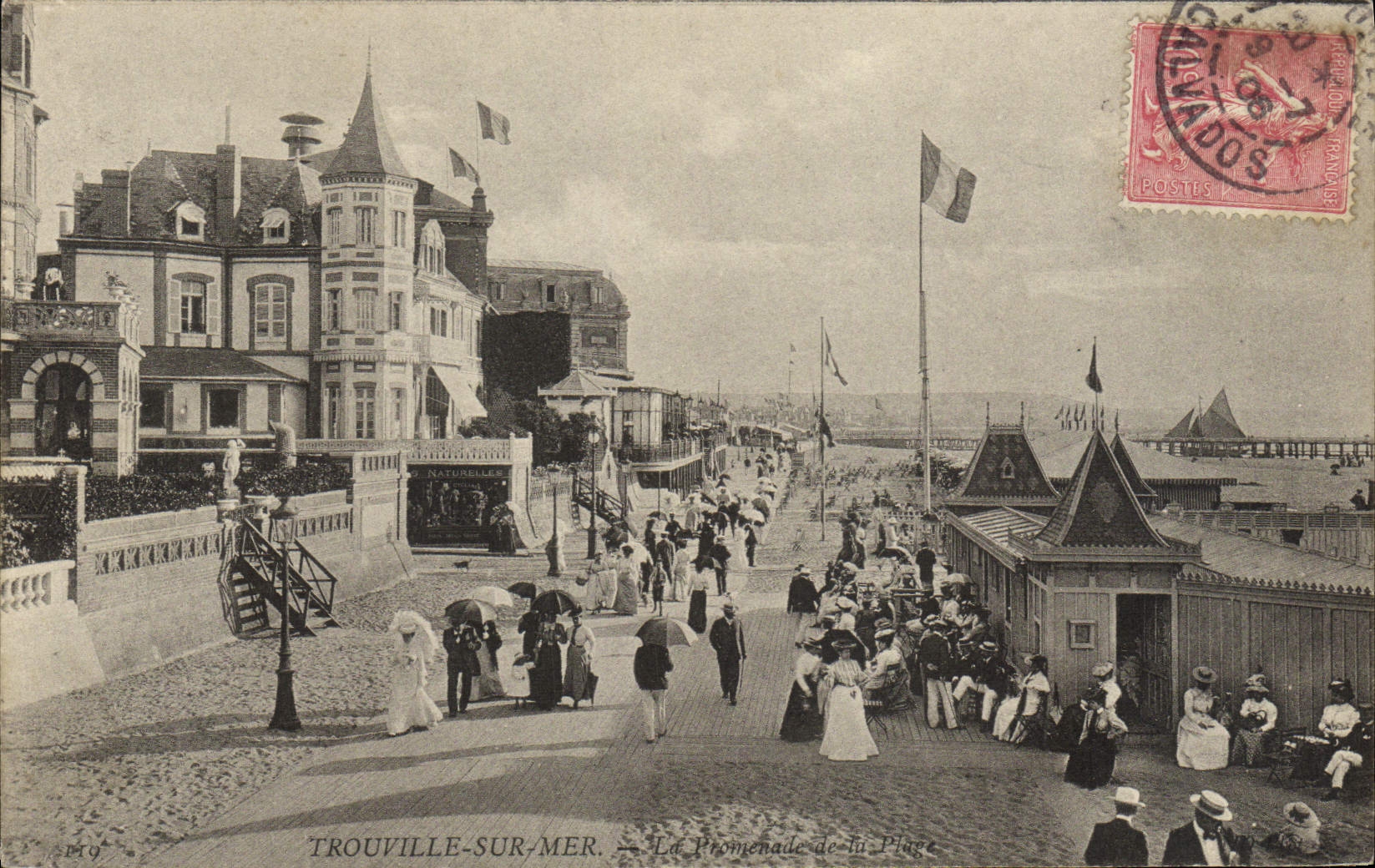 Trouville-sur-Mer — La Promenade de la Plage — Éditeur : NATURELLE
