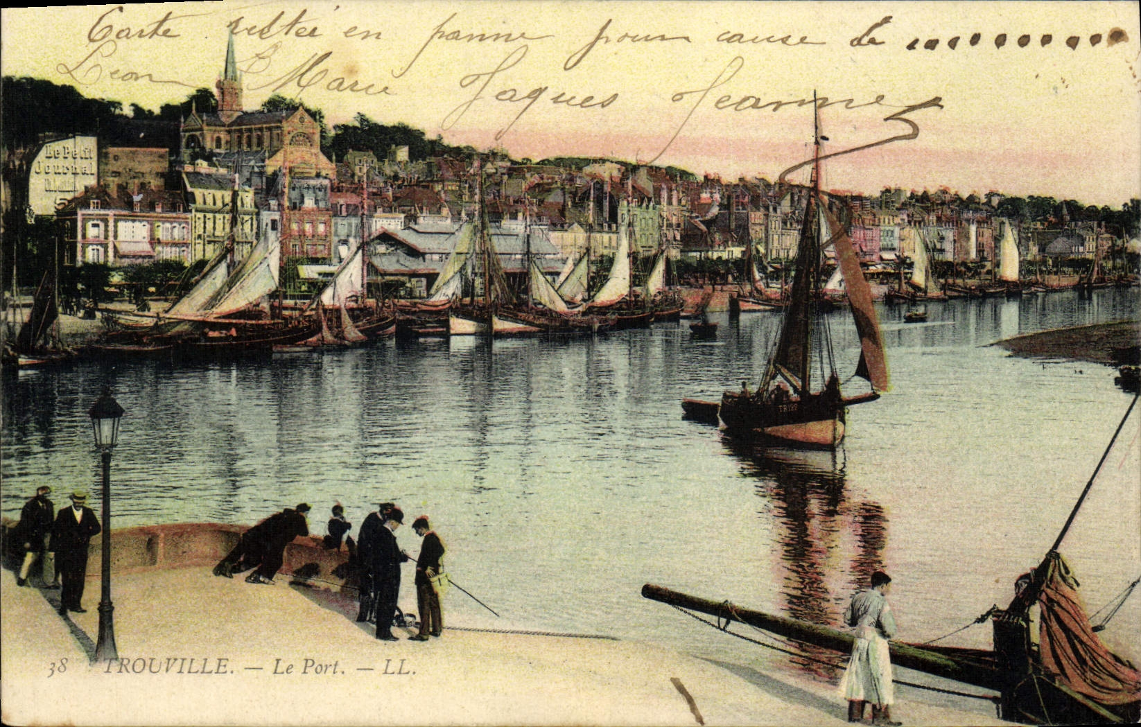 CPA Trouville Le Port Bateaux Peche Pecheur