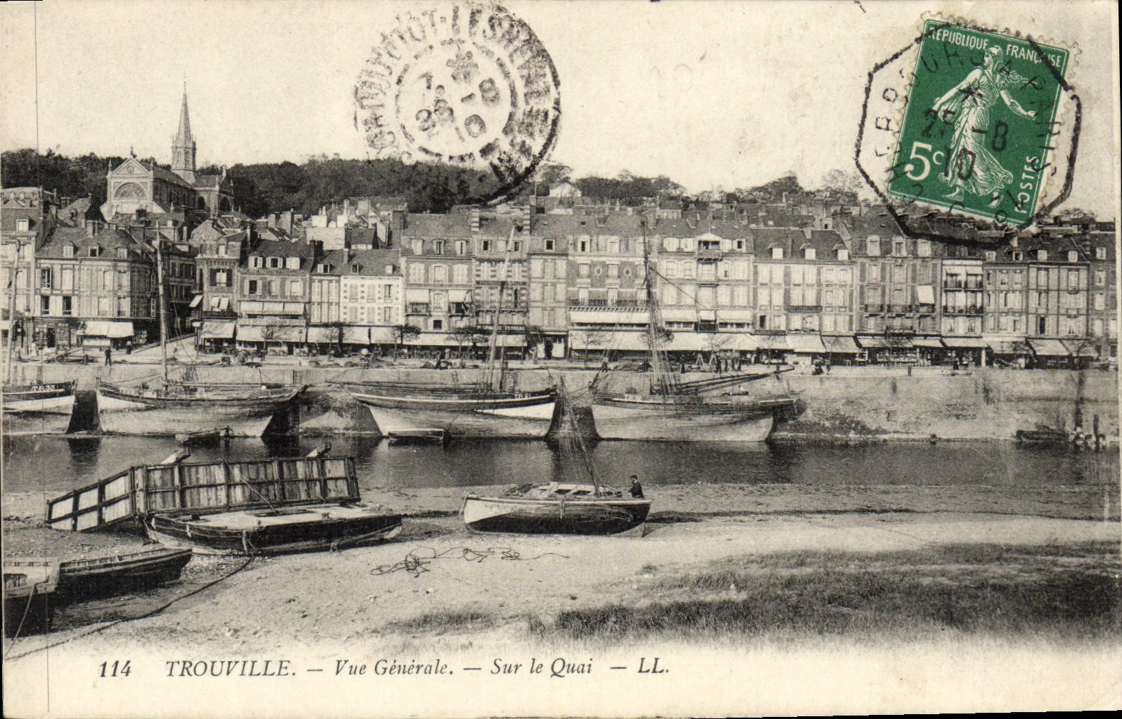 CPA Trouville Vue Generale Bateaux