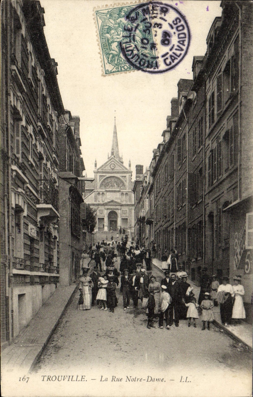 Trouville — La Rue Notre-Dame — L.L. — n°167