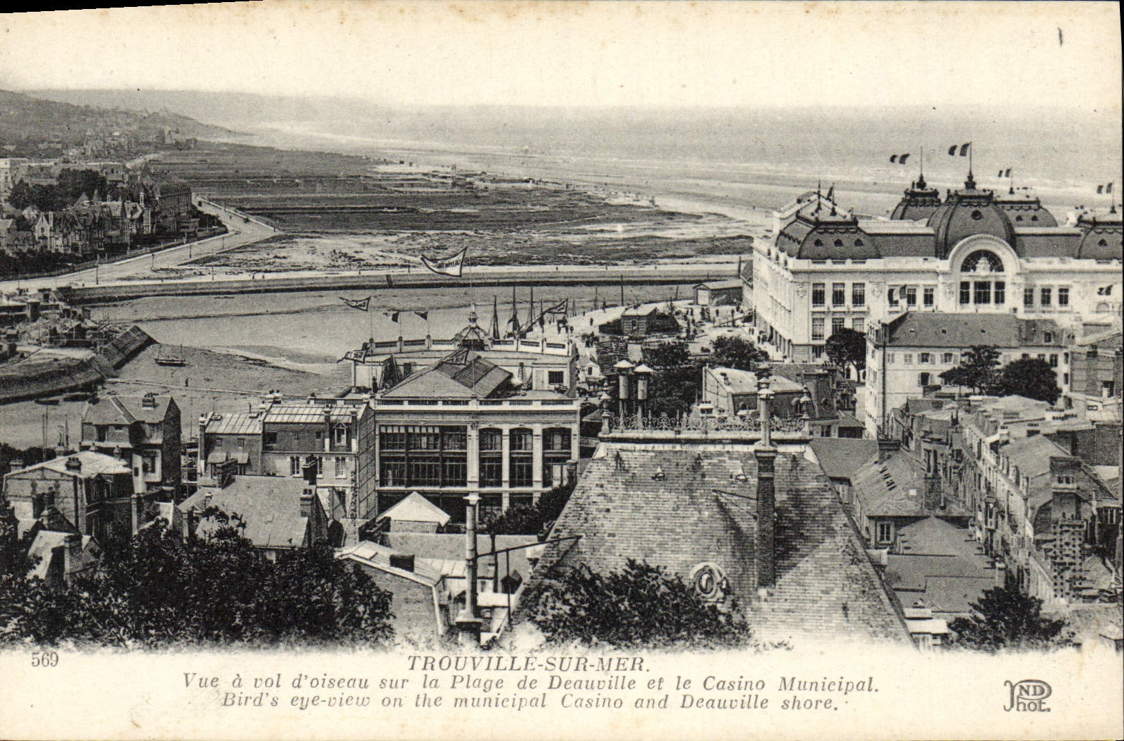 CPA Trouville Sur Mer Vue a vol d'oiseau sur la plage de Deauville et le casino municipal