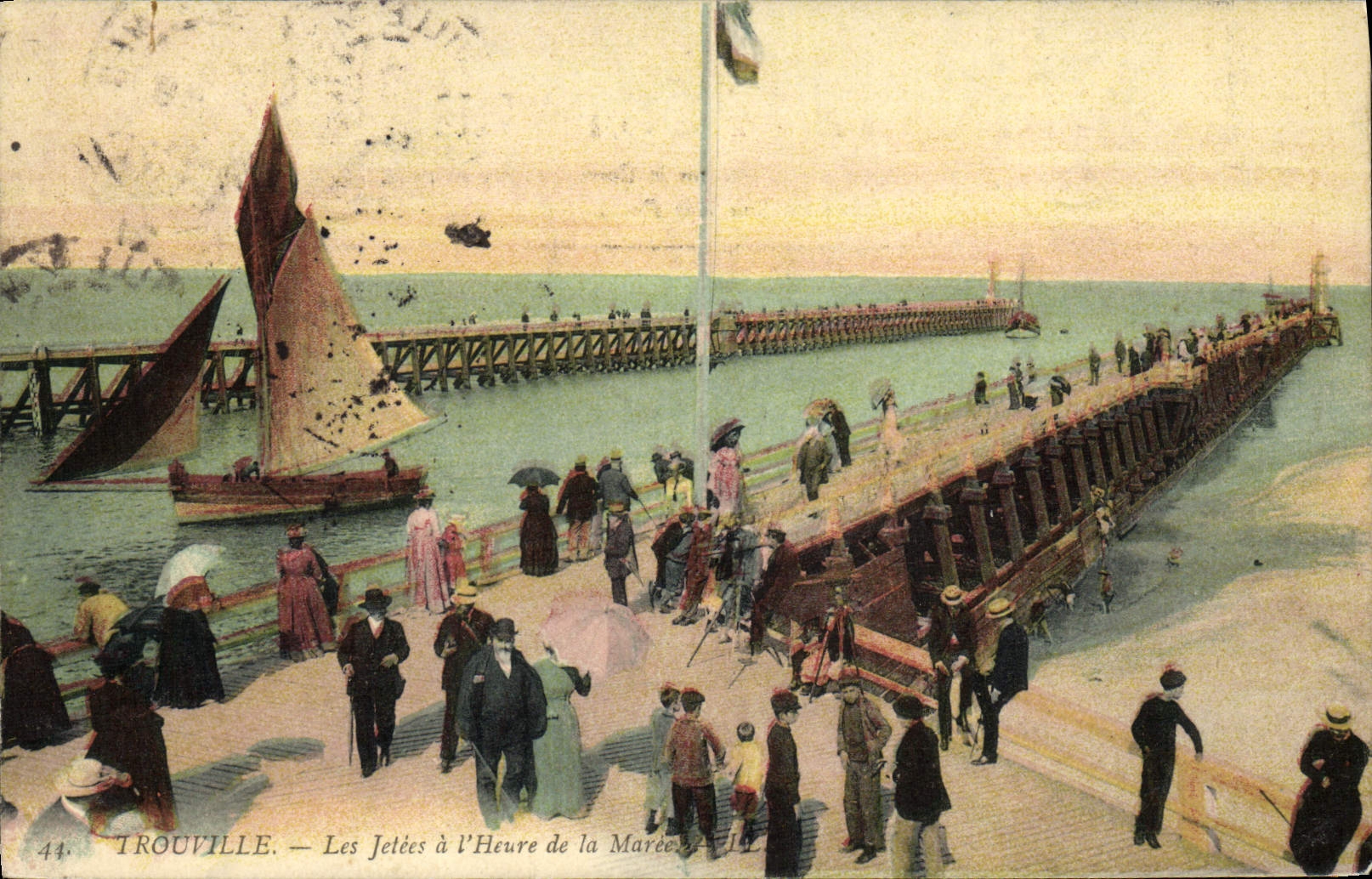 Trouville — Les Jetées à l'Heure de la Marée — Éditeur V.I.L. n°44