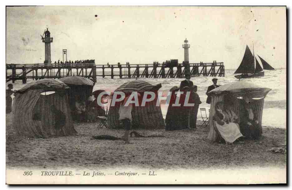 CPA Trouville Les jetees contrejour