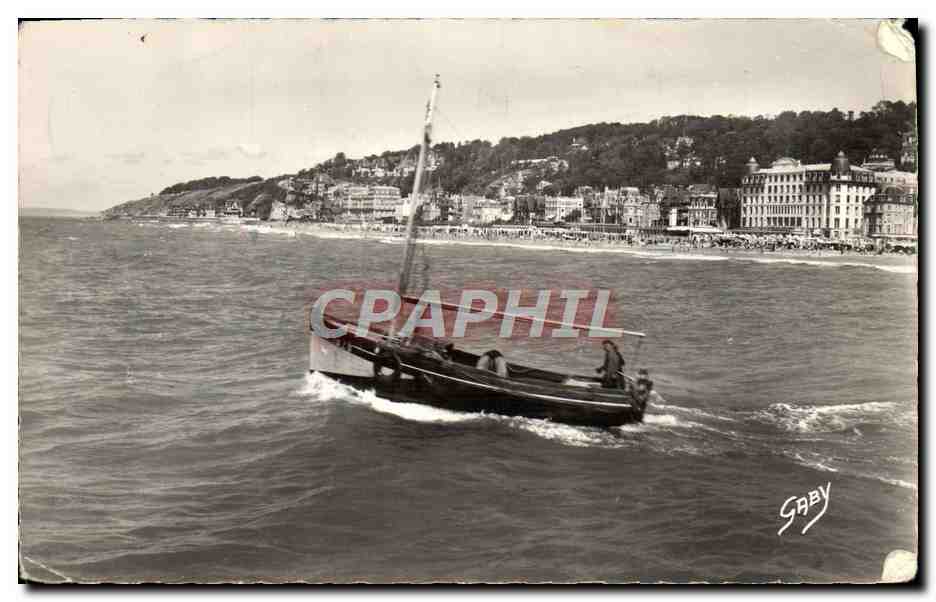 CPM Trouville Deauville barques de peche et la plage